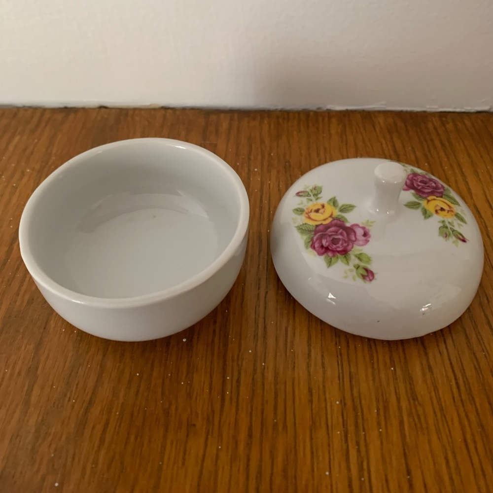 Flower jewelry trinket case